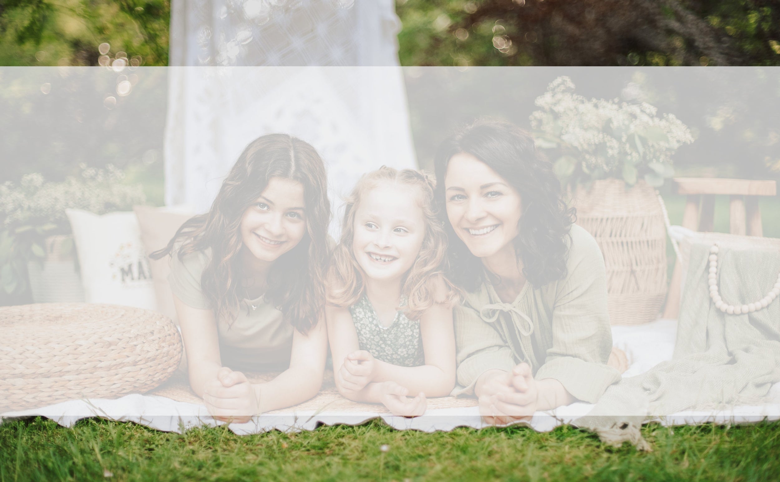 Elari Handmade Design-Über mich-Olga Schopf-personalisierte Kissen Babykissen und Kinderkissen mit Namen bestickt-Namenskissen Junge Mädchen-Geburtskissen mit Größe und Gewicht-personalisierte Geschenke zur Geburt-Deko Kissen-handgemachte Kuschel Unikate
