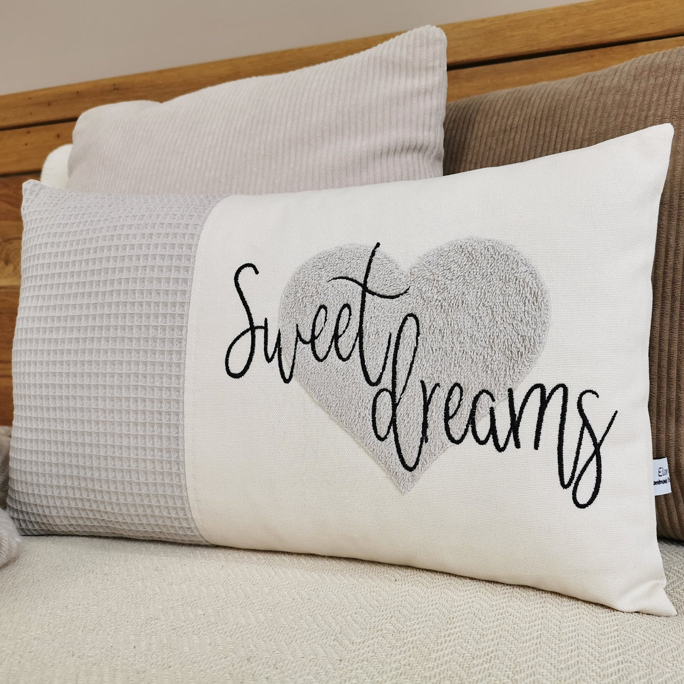 Kissen personalisiert-Kissen mit Namen bestickt-Kinderkissen personalisiert-Namenskissen für Junge Mädchen-Elari Handmade Design