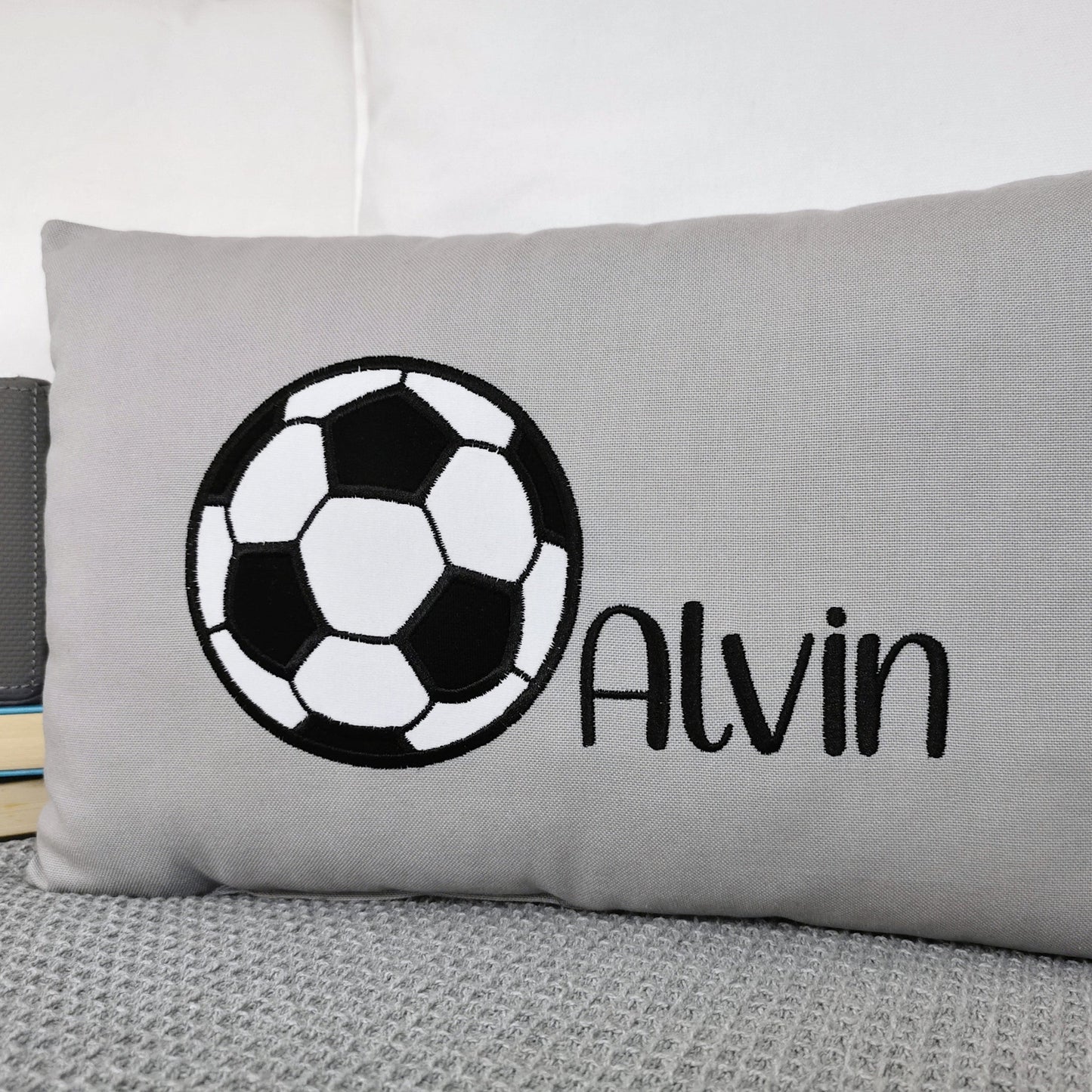 Fußball Kissen mit Namen-Geschenk Fußball Fans-Kissen personalisiert Junge-Namenskissen Junge-Kissen mit Namen-Fussball Kissen personalisiert-Fußballkissen