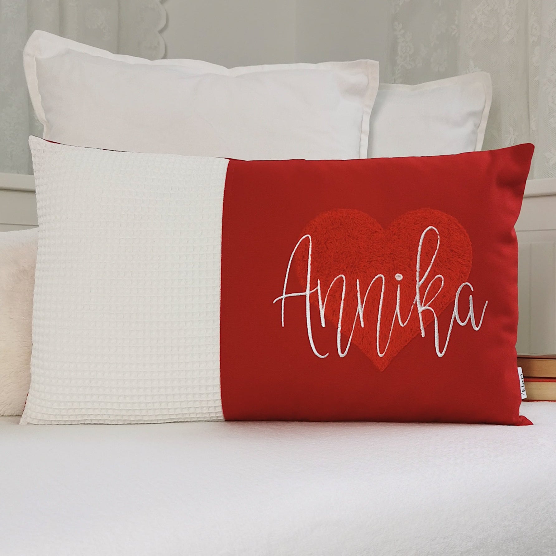 Kissen personalisiert-Kissen mit Namen bestickt-Kinderkissen personalisiert-Namenskissen für Junge Mädchen-Herzkissen personalisiert-Elari Handmade Design