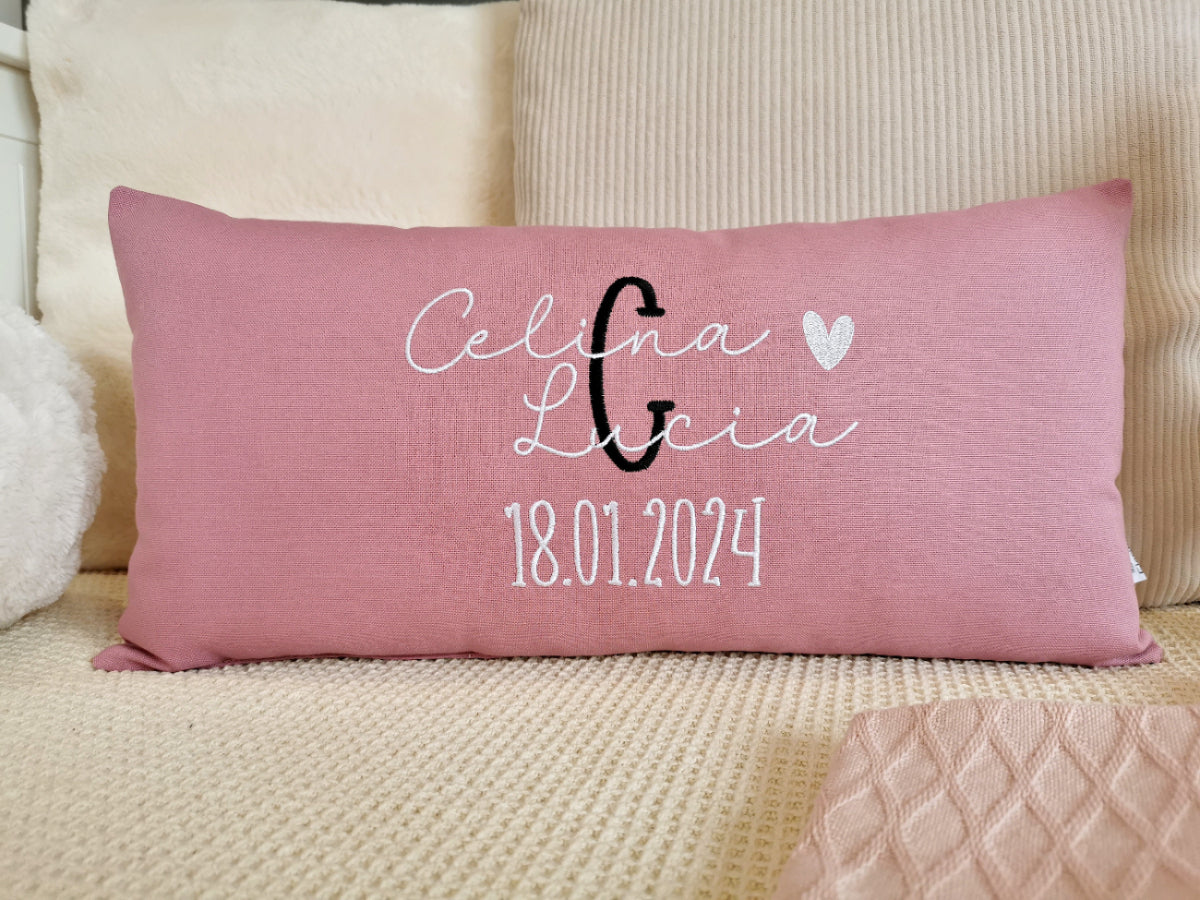 Personalisiertes Baby Kissen in deinen Lieblingsfarben gestaltet. Geburtskissen mit Namen, einem großen Buchstaben und dem Geburtsdatum bestickt, für Mädchen oder Junge. Babykissen mit Namen und Geburtsdaten, das perfekte Geschenk zur Geburt oder Taufe. Handgemachte Unikate von Elari Handmade Design