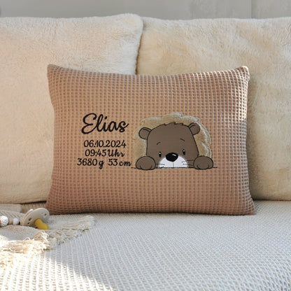 Babykissen mit Namen und Geburtsdaten in vielen Größen und deinen Lieblingsfarben. Geburtskissen mit Namen, Größe, Gewicht, einem süßen Löwe Motiv bestickt, für Junge. Personalisiertes Baby Kissen, das perfekte Geschenk zur Geburt. Handgemachte Unikate von ElariHandmadeDesign