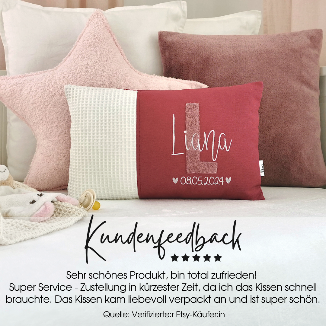 Personalisiertes Baby Kissen in vielen Größen und deinen Lieblingsfarben. Geburtskissen mit Namen, Größe, Gewicht, einem großen und kuscheligen Buchstaben bestickt, für Mädchen oder Junge. Babykissen mit Namen und Geburtsdaten, das perfekte Geschenk zur Geburt. Handgemachte Unikate von Elari Handmade Design