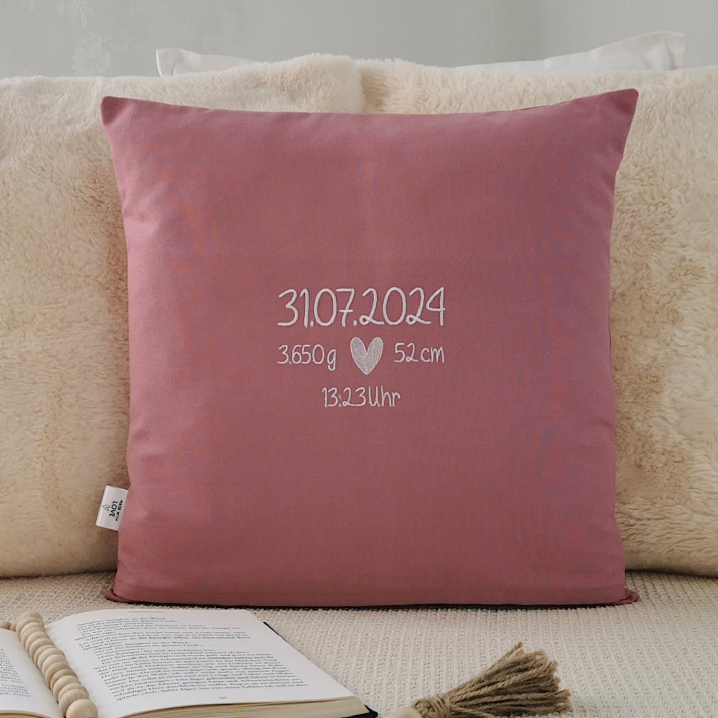 Personalisiertes Baby Kissen in vielen Größen und deinen Lieblingsfarben. Geburtskissen mit Namen und Geburtsdaten, Größe, Gewicht, einem großen und kuscheligen Buchstaben oder Herz bestickt, für Mädchen oder Junge. Babykissen mit Namen und Geburtsdaten, das perfekte Geschenk zur Geburt
