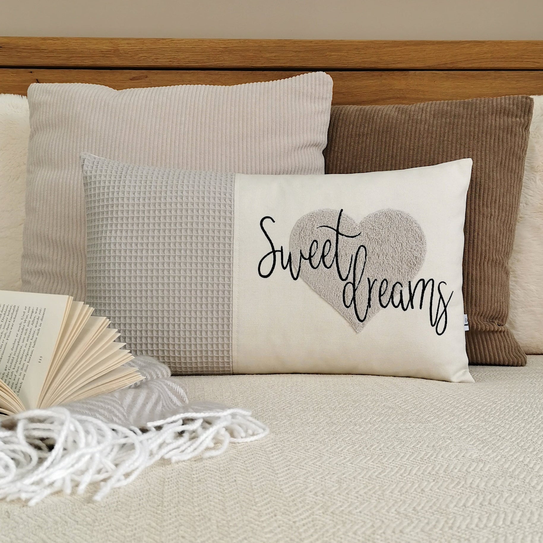 Kissen personalisiert-Kissen mit Namen bestickt-Kinderkissen personalisiert-Namenskissen für Junge Mädchen-Elari Handmade Design