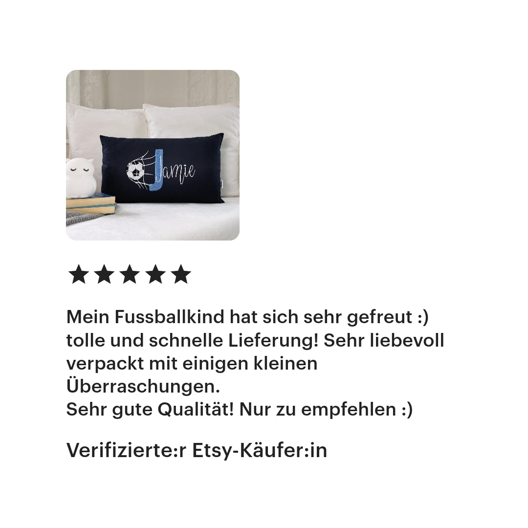 Kundenfeedback - Kundenzufriedenheit. Personalisiertes Fussball Kissen in deinen Lieblingsfarben. Namenskissen für Junge mit Fussball Motiv bestickt. Handgemachte Fussball Kissen mit Namen von Elari Handmade Design
