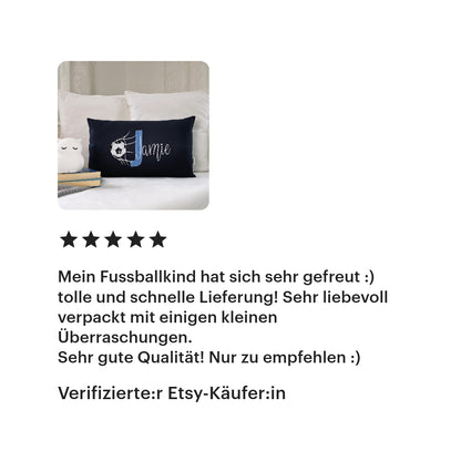 Kundenfeedback - Kundenzufriedenheit. Personalisiertes Fussball Kissen in deinen Lieblingsfarben. Namenskissen für Junge mit Fussball Motiv bestickt. Handgemachte Fussball Kissen mit Namen von Elari Handmade Design